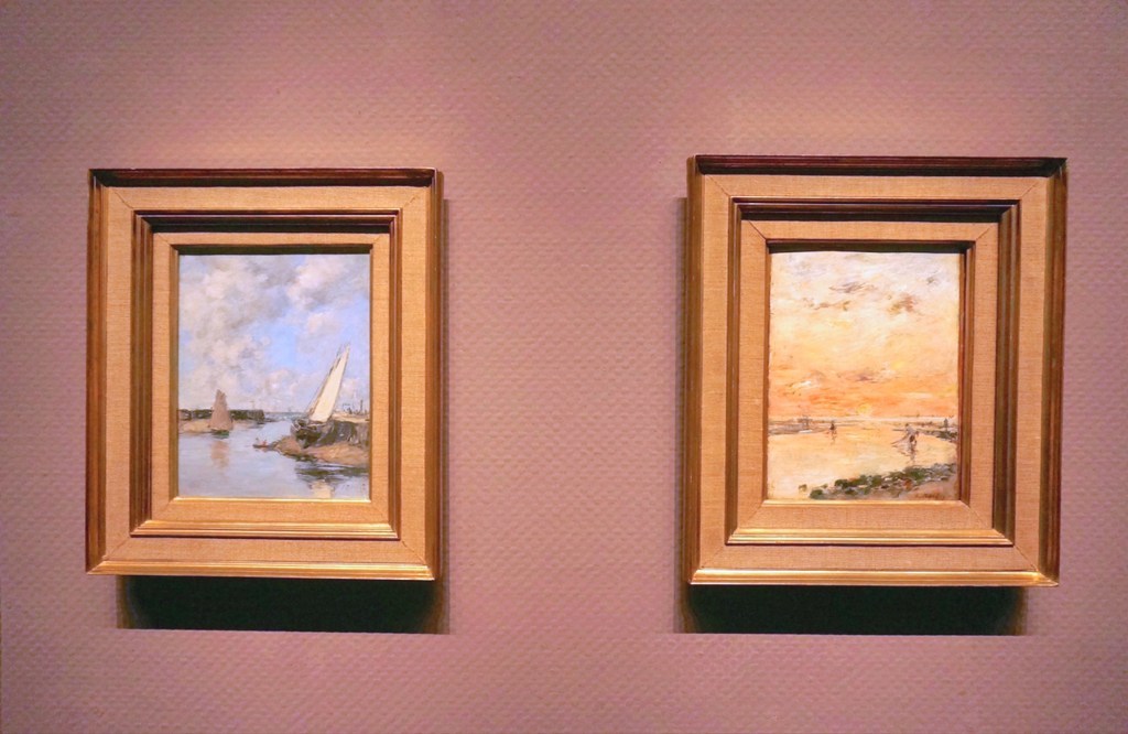 左：ウジェーヌ・ブーダン《岸辺のボート》（制作年不明） 右：ウジェーヌ・ブーダン《潮、海辺の日没》（制作年不明）
