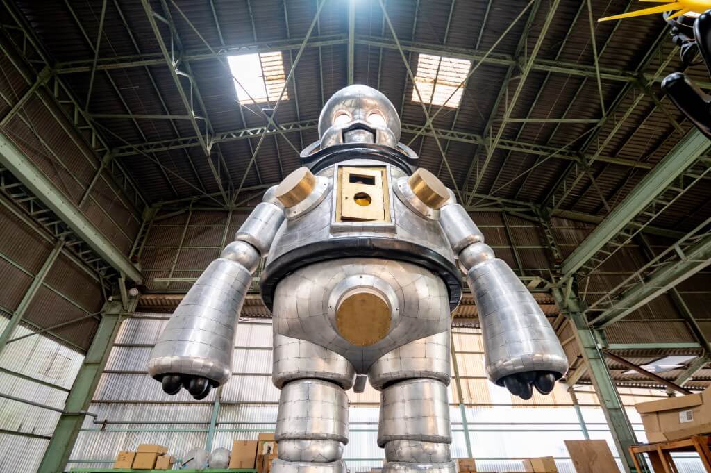体長7.2m！の巨大ロボット ≪ジャイアント・トらやん≫ / ヤノベケンジ