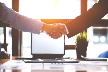 中小企業が株式譲渡をする意味とは?メリット・デメリットを解説