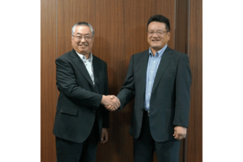 日東ベスト 嵯峨秀夫社長(左)と塚田莊一郎会長
