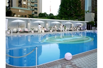 ANAインターコンチネンタルホテル東京、ガーデンプールをオープン、「Poolside Lounge with Moet&Chandon」を期間限定開催