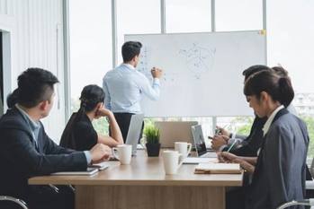 企業が研修で伸ばすべきスキルはこれだ!経営者がすべき研修制度