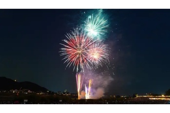 【珍しいもの好き必見】ぎふ長良川花火大会の歴史と清流ブルーの誕生【岐阜エリア】