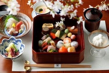 東京會舘、仏産の仔羊や黒毛和牛といった贅沢な食材や初鰹などの春の食材で季節感を堪能できる「春限定商品」を販売