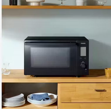 ツインバード、家族で使える23Lの大きめサイズ「センサー付フラット電子レンジ(DR-F423B)」を発売
