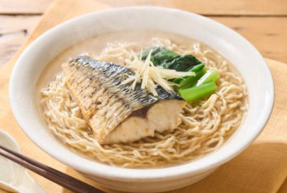 オイシックス・ラ・大地、Oisixがミールキット「Kit Oisix 骨まで入った丸ごとサバラーメン／キュウリウオの南蛮漬け」を発売