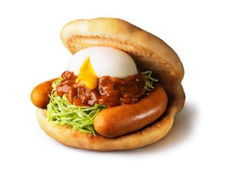 モスバーガー、期間限定で「メンチカツフォカッチャ」を発売し秋季限定の「月見フォカッチャ」なども復活販売