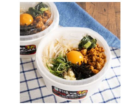 ファミリーマート、「ファミマル KITCHEN」から「麺屋こころ監修 台湾風まぜごはん」など全4種類を発売