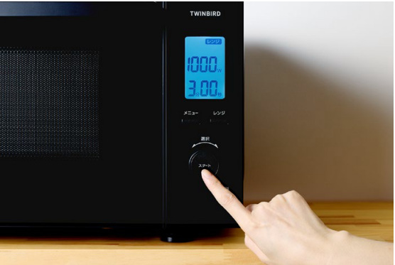 ツインバード、家族で使える23Lの大きめサイズ「センサー付フラット電子レンジ(DR-F423B)」を発売