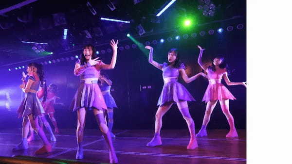 ＜ライブレポート＞AKB48初のリアル・バーチャル混合ユニット『AKB48 SURREAL』が初リアルライブを開催！RERRY（リリー）の正体も判明