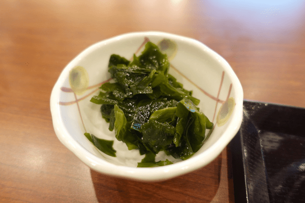 丸亀製麺、冷たいうどん「旨辛 豚つけ汁うどん」と「柑橘香る ねばとろ鶏ぶっかけうどん」を期間限定販売