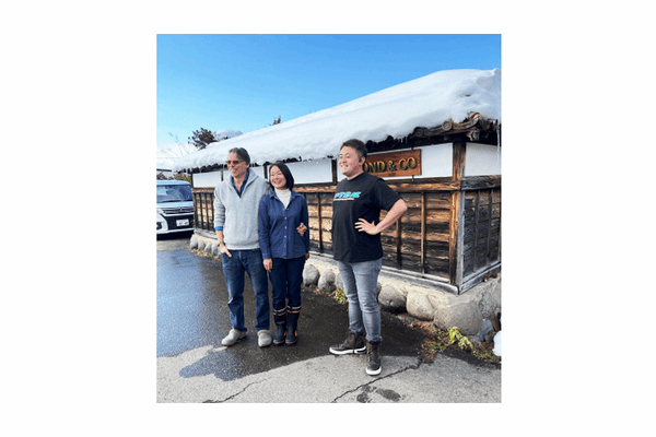 見出し7画像_嶋村吉洋社長が主催するワクセルのコラム_金本京平_夫妻と工房.jpg