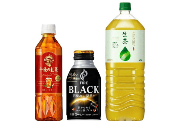 (左から)「午後の紅茶 ストレートティー500 mlPET」「ファイア ブラック 目覚めの深煎り 275gボトル缶」「生茶 2LPET」