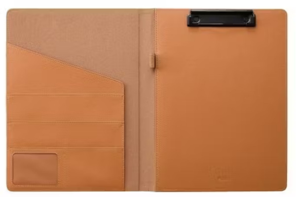 プラス、上品な質感のPU合成皮革を採用し高級感と収納力を両立させた「PU合成皮革クリップファイル」を発売
