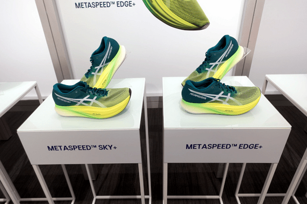 アシックス、トップアスリート向けランニングシューズ「METASPEED RAY」「METASPEED SKY TOKYO」「METASPEED EDGE TOKYO」を発売
