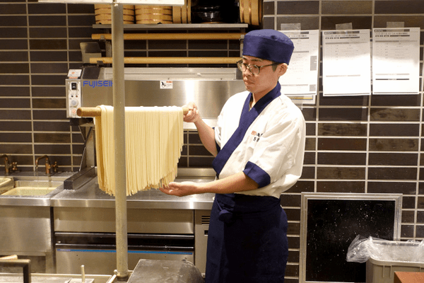 丸亀製麺、冷たいうどん「旨辛 豚つけ汁うどん」と「柑橘香る ねばとろ鶏ぶっかけうどん」を期間限定販売