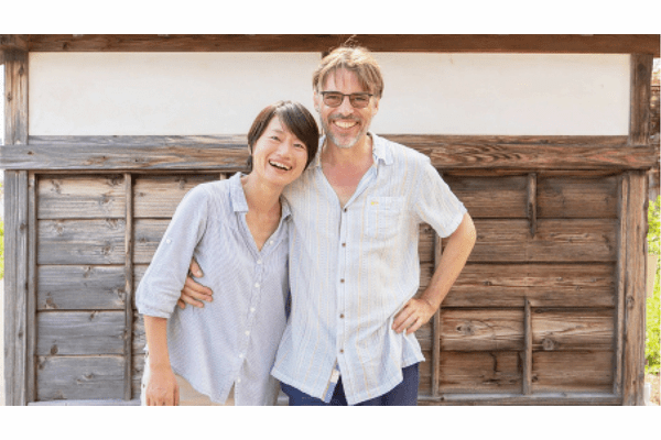見出し2画像_嶋村吉洋社長が主催するワクセルのコラム_金本京平_ボンドご夫妻.jpg