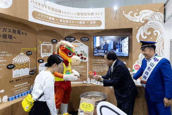 環境に配慮した山形県長井市の“全部段ボール”ブースが話題、地方創生SDGsフェスで循環型社会の取り組みが注目集める