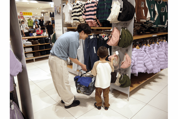 ユニクロ、「はじめてのコーディネート体験（MY FIRST OUTFIT）」イベントを開催、子どもの服選びをてぃ先生もサポート