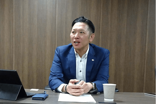 「私が営業本部長になって営業体制を刷新しましたが、若い人を中心に自分でやるしかなくなった」と話す今井伸孝専務