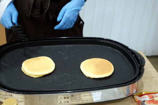昭和産業、家庭用秋冬新商品「極サクッから揚げ粉」「SHOWAホットケーキミックス600g」「オレインリッチ」を使った試食会を開催