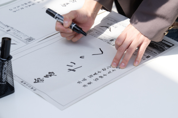 ジャパンエンターテイメント、沖縄北部「ジャングリア沖縄」で発見・保護した赤ちゃん恐竜の名前を5月8日に発表へ