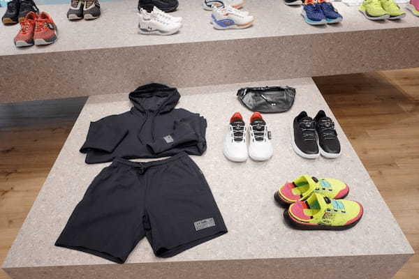 ドーム、アンダーアーマーがシューズに特化したポップアップストア「UNDER ARMOUR FOOTWEAR PARK」を東京・原宿にオープン