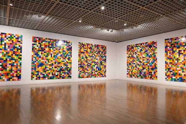 展示風景：ゲルハルト・リヒター《4900の色彩》(2007)