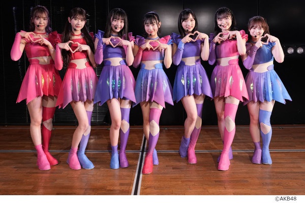 バーチャルユニットAKB48 SURREALが初のリアルライブ開催、新メンバーRERRYの正体解禁と新曲「Wonderland」を初披露