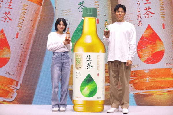 「キリン 生茶 大ヒット御礼発表会」に登壇した出口さん(左)と鈴木さん