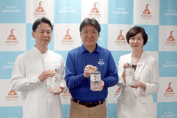 サントリー、6月に竣工を迎えたサントリー大阪工場内の新たな「スピリッツ・リキュール工房」を視察、新蒸溜器の見学など体験