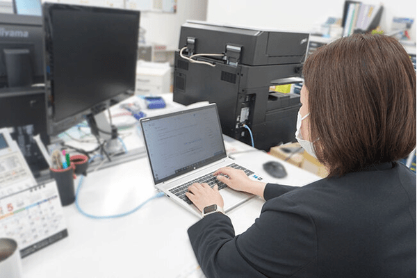 生成AIと応答を繰り返して業務を指示する様子