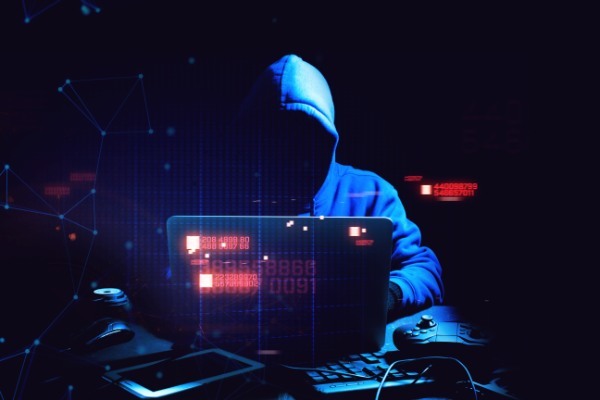 企業へのサイバー攻撃、1週間で平均900回も ハッカーに狙われる業種は？