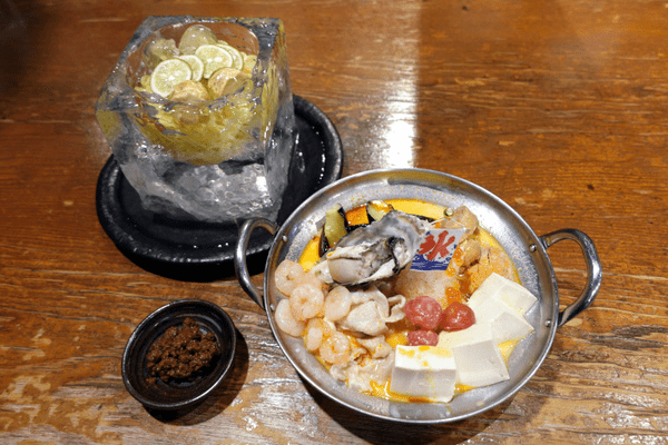 イートジョイ・フードサービス、「道南農林水産部」で冬の名物「痛風鍋」を夏仕様にした「冷やし痛風鍋」と「夏の痛風鍋」を提供
