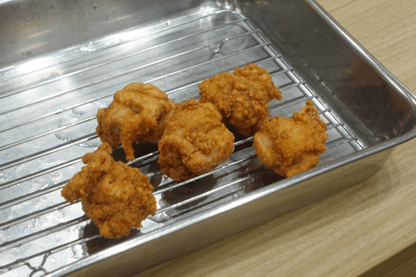 昭和産業、家庭用秋冬新商品「極サクッから揚げ粉」「SHOWAホットケーキミックス600g」「オレインリッチ」を使った試食会を開催