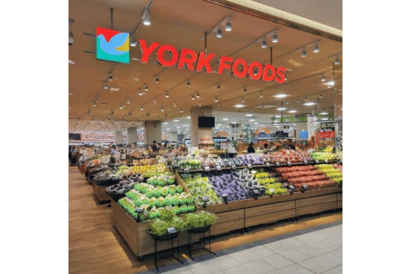 「ヨークフーズMARK IS葛飾かなまち店」入口