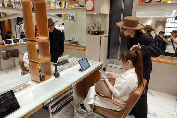 アイシン、東急プラザ原宿「ハラカド」で「YYSystem」を活用しコミュニケーションを可視化する「世界に字幕を添える展」を開催