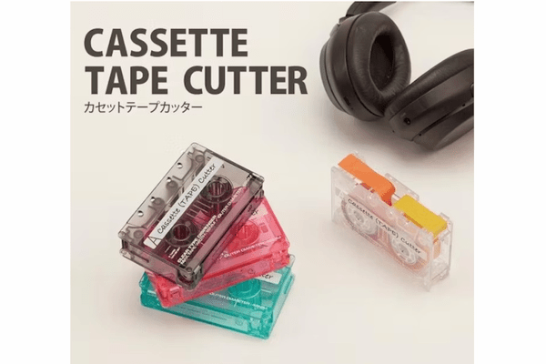 サンスター文具、懐かしのカセットテープ風デザインで「昭和レトロ」を感じる「カセットテープカッター」全4色を発売
