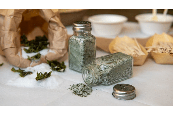 ミネラル豊富な海藻で強化された塩は、テルハイカレッジで作成された革命的製品（写真提供：Salt of the Earth）