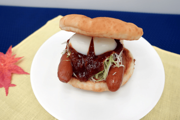 モスバーガー、「月見フォカッチャ」と「メンチカツチーズバーガー」を発売、秋の味覚さつまいもを使用したスイーツとドリンクも