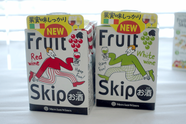 メルシャン、ワインを楽しむシーンを広げる「メルシャン・ワインズ フルーツスキップ レッド/ホワイト」を発売