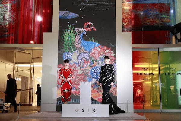 GINZA SIX 点灯セレモニーにて。写真左：アーティスト・清川あさみ／写真右：モデル・秋元梢