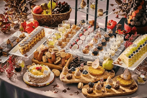 ヒルトン横浜、「Allday Dining Parade」で「スイーツビュッフェ~秋の味覚の収穫祭~」を期間限定開催