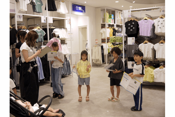ジーユー、子どもたちが一人で服選びに挑戦する「MY FIRST OUTFIT」の夏休み特別版を実施、インフルエンサーのお仕事も体験