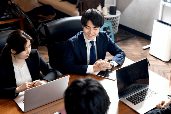 営業職の中途採用を成功させる7つのポイントを紹介|求人手順や優秀な人材を見極めるポイントも解説