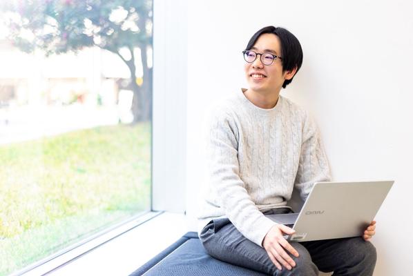 冷静さを失わず、自己成長を見据えるその眼差しの先に見る、AIの未来