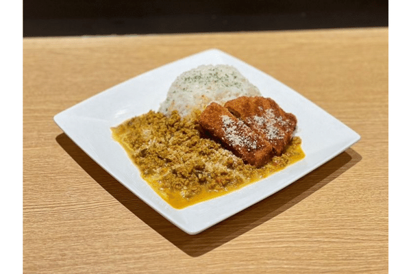 丸紅社員食堂「○cafe」大豆ミート使用のキーマカツカレー