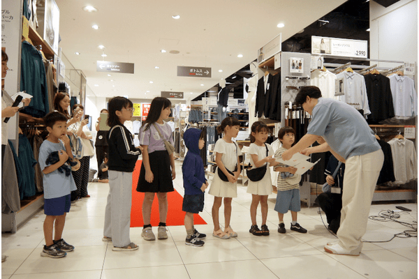 ユニクロ、「はじめてのコーディネート体験（MY FIRST OUTFIT）」イベントを開催、子どもの服選びをてぃ先生もサポート
