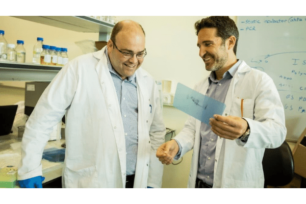 Shilo Ben Zeev氏（左）、Emendo Biotherapeuticsの共同創設者兼CEOのDavid Baram博士。（写真提供：Shilo Ben Zeev氏）
