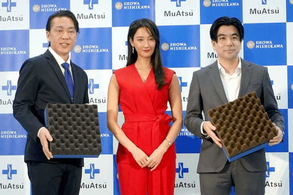 昭和西川、“やわらかさ×高弾性”を実現した「30年MuAtsu XX Cloud(クラウド)」を発売、菜々緒さん起用の新TV-CMをOA